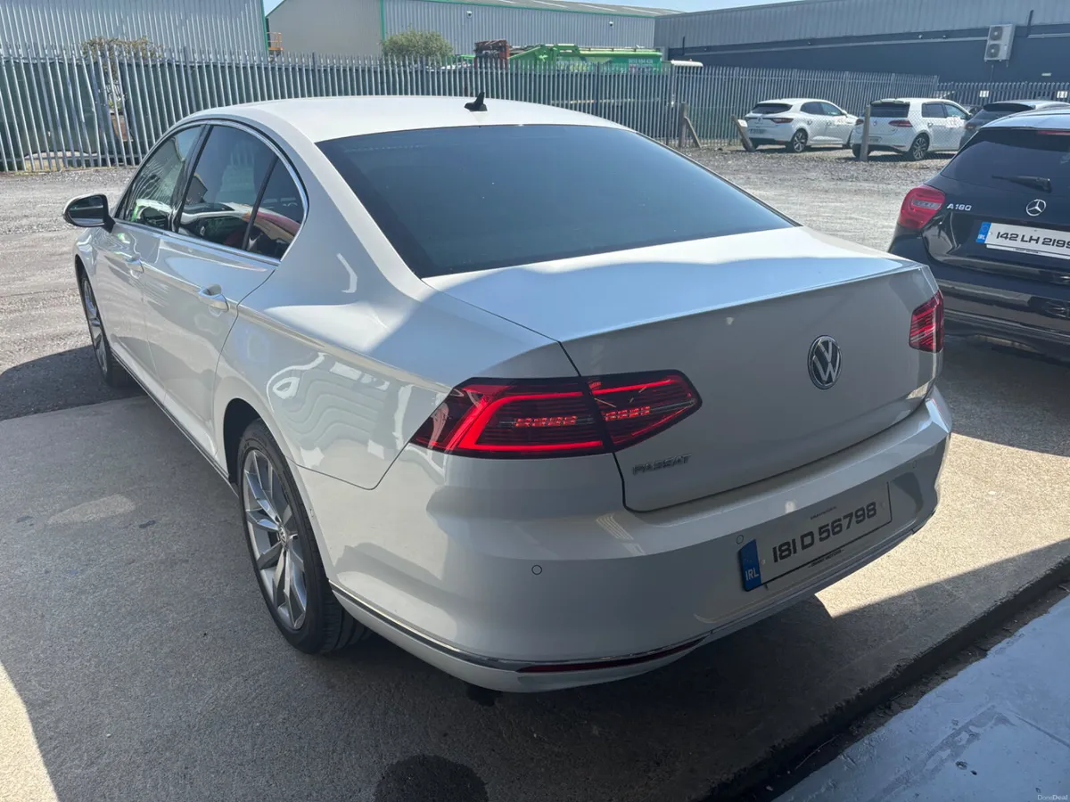 2018 (181) Volkswagen Passat Highline | Low KM - Image 3