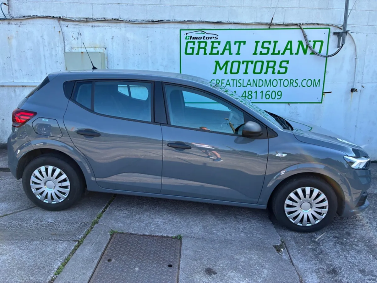 Dacia Sandero ESSENTIAL TCE 90 5SPEED N - Image 4