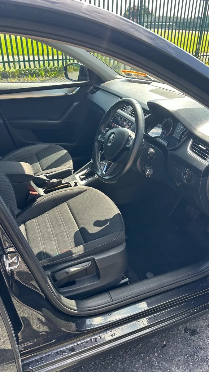 Skoda Octavia 1.6 Diesel *AUTOMATIC* - Image 3
