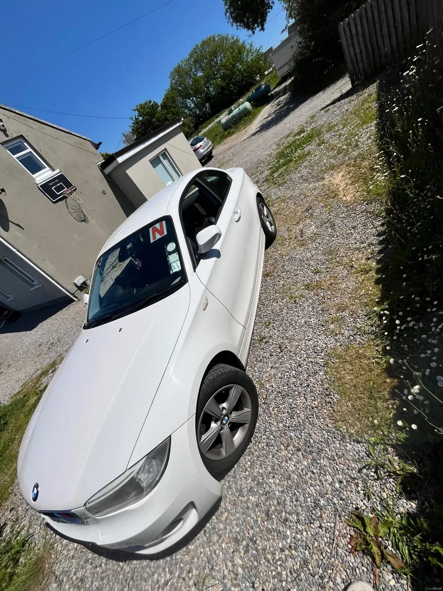 BMW 1-Series 2011 coupe - Image 3