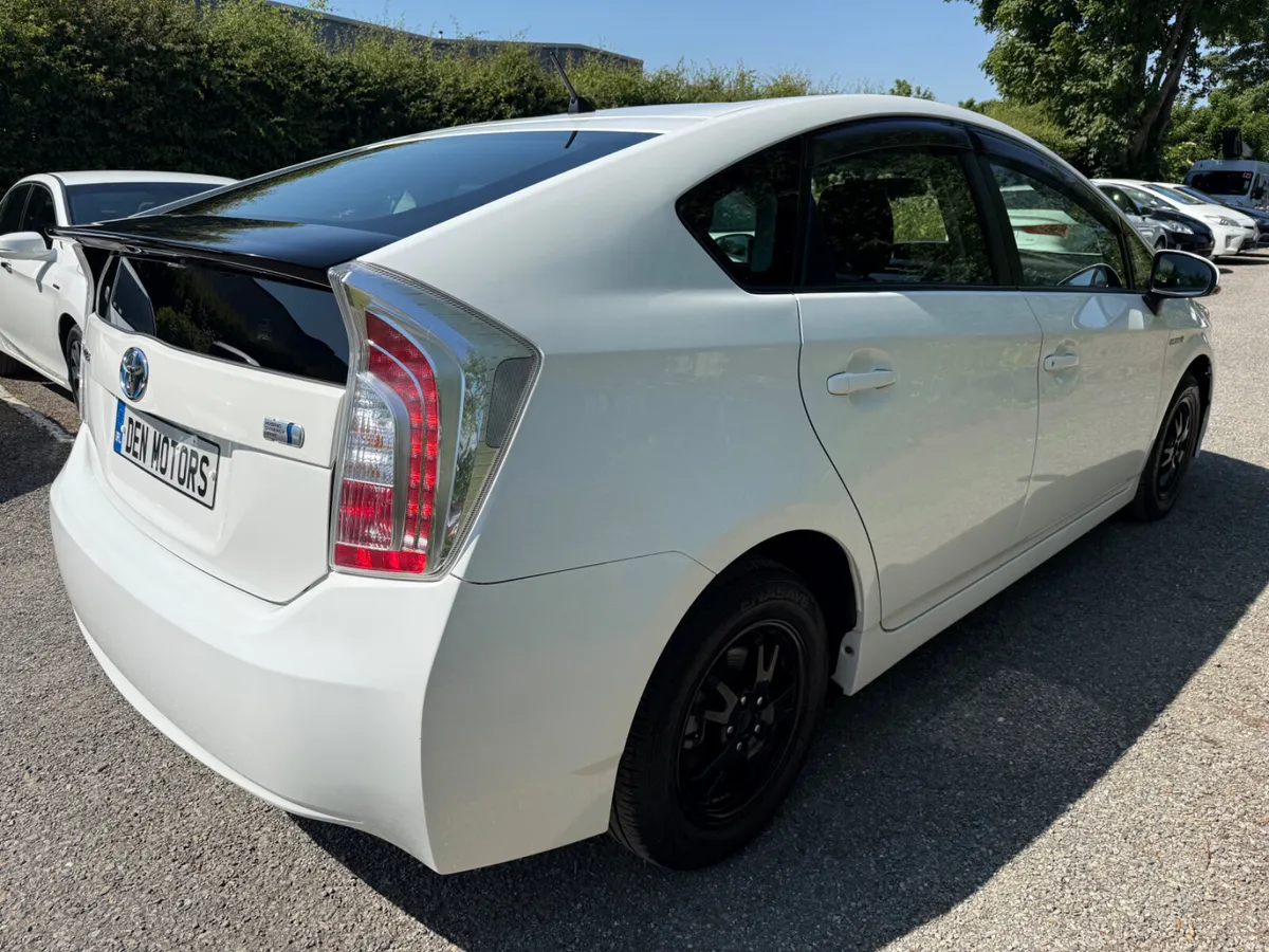 Toyota Prius low milege!!! - Image 3
