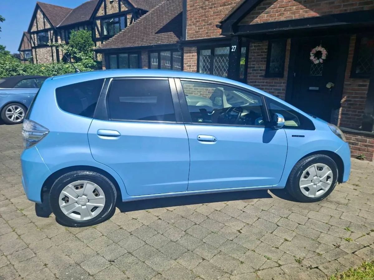 HODA FIT 1.3 HYBRID AUTOMATIC 2013 TOTALLY  MINT - Image 2