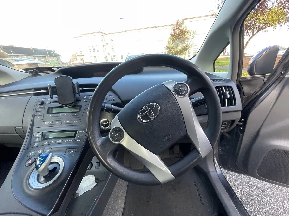 Toyota Prius - Image 4