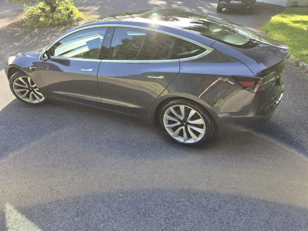 Tesla Model 3 Dual Motor AWD Long Range - Image 4