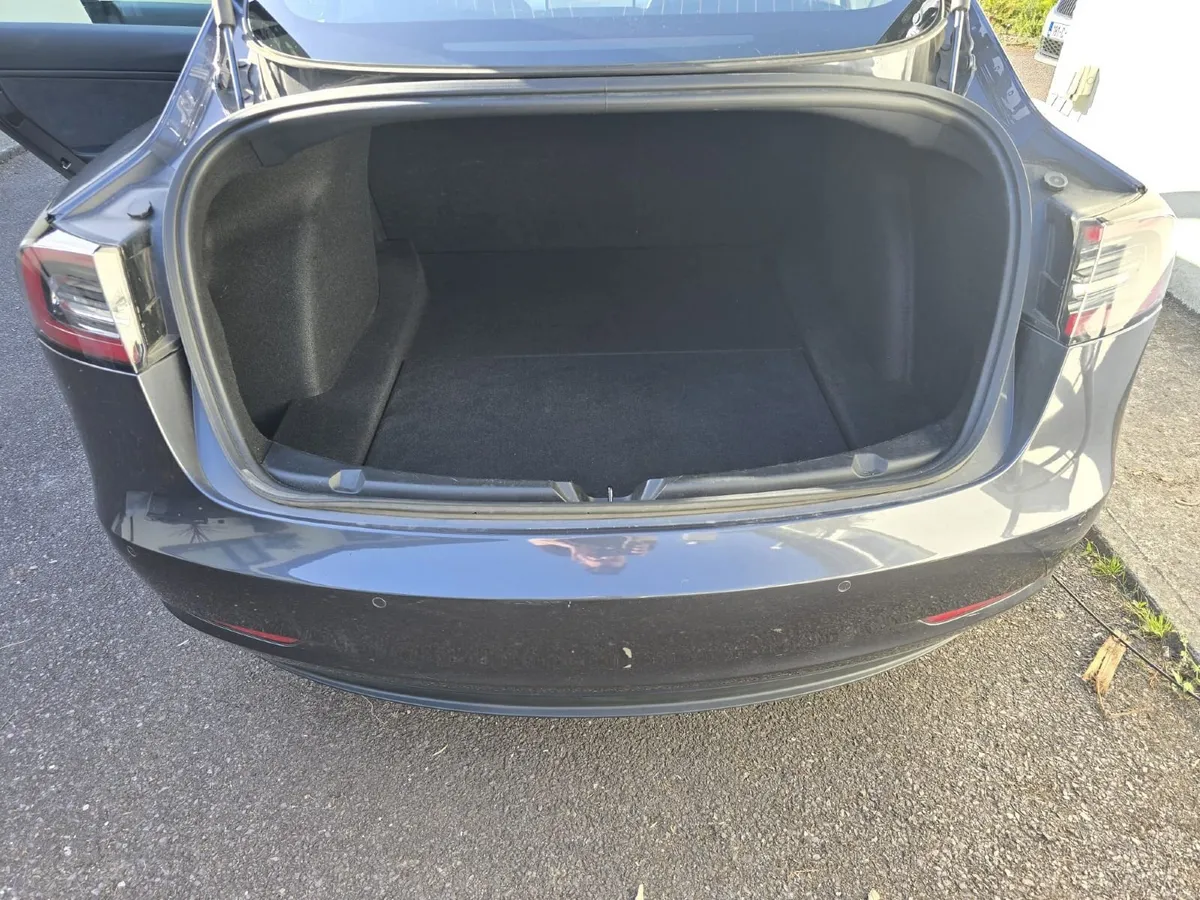 Tesla Model 3 Dual Motor AWD Long Range - Image 6