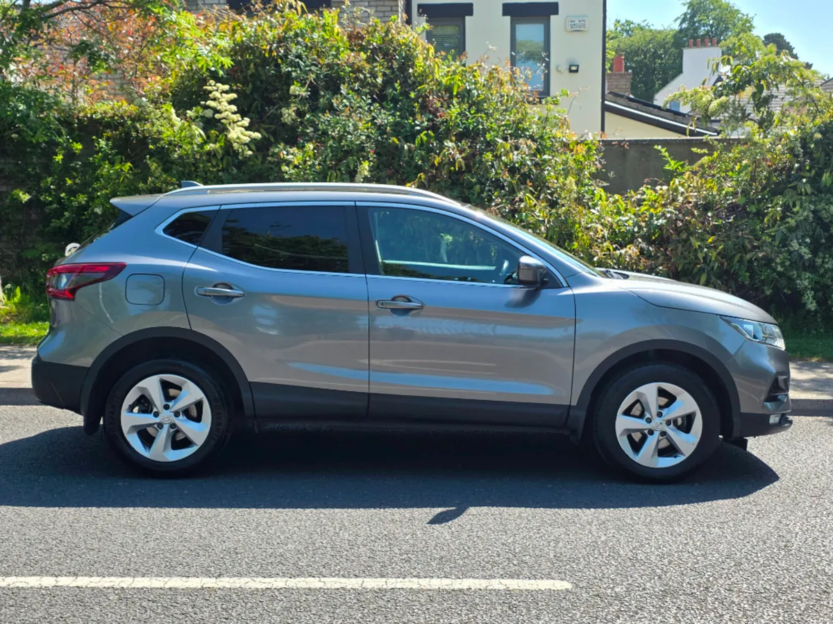 Nissan Qashqai 1.2 SV SS 18 4DR - Image 2