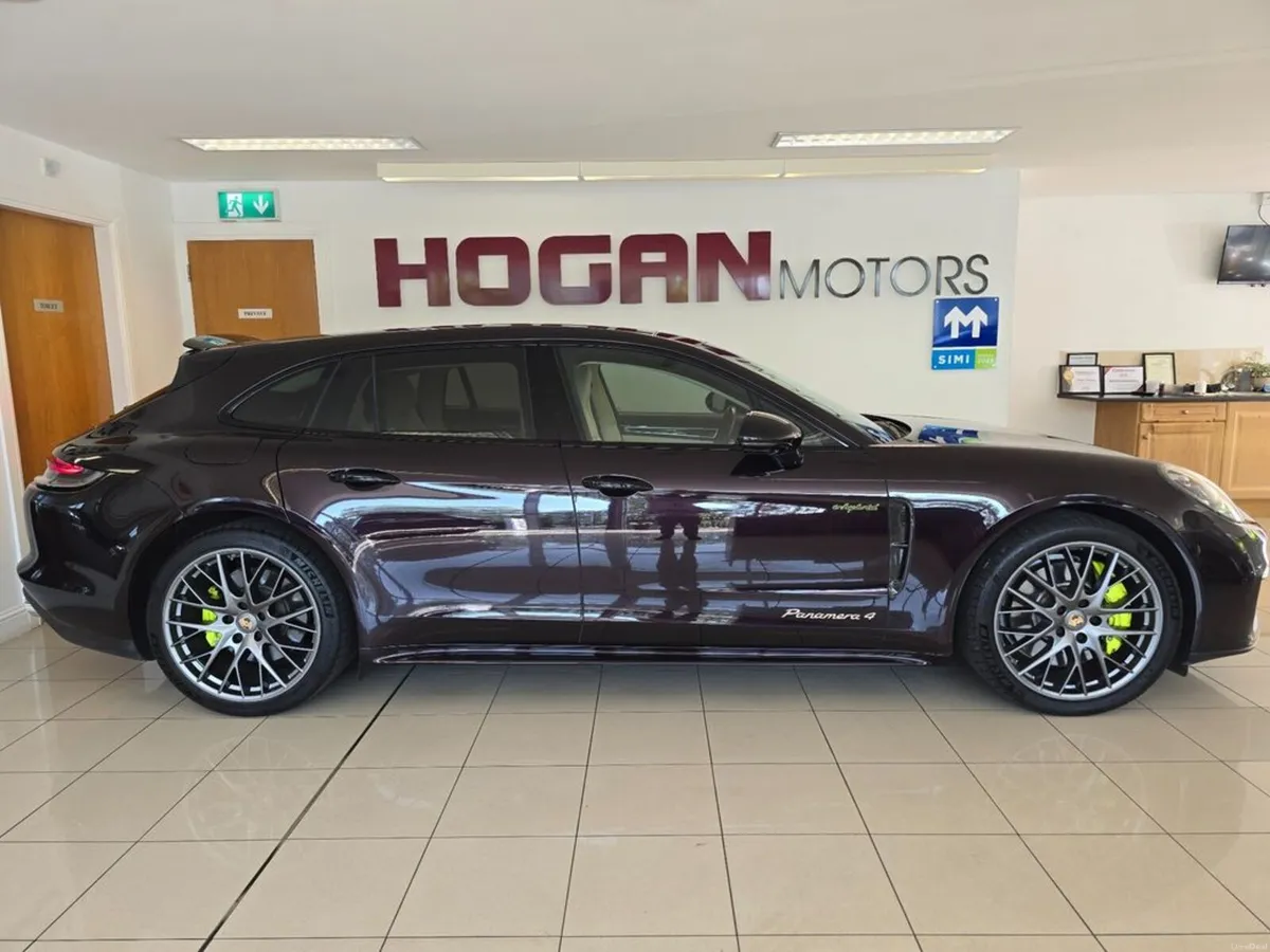 Porsche Panamera 4 E-Hybrid Sport Turismo - Image 3
