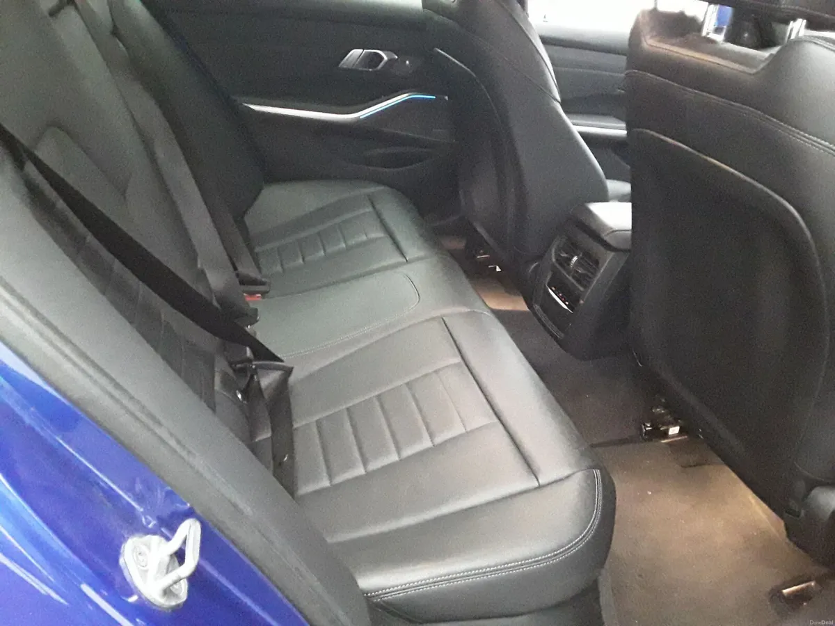 BMW 330e M SPORT AUTO TECH PACK - Image 4