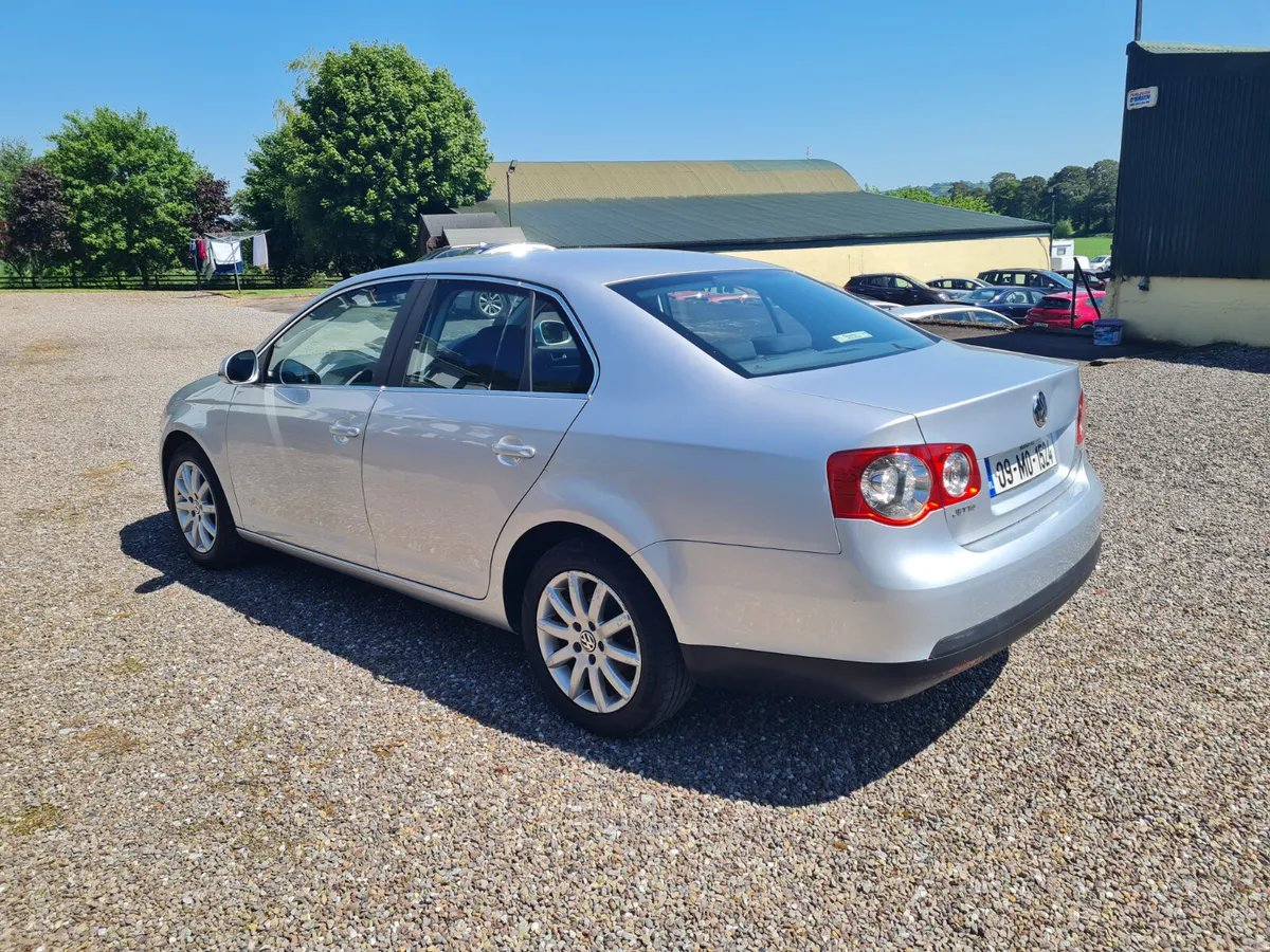 Volkswagen Jetta 2009 - Image 4