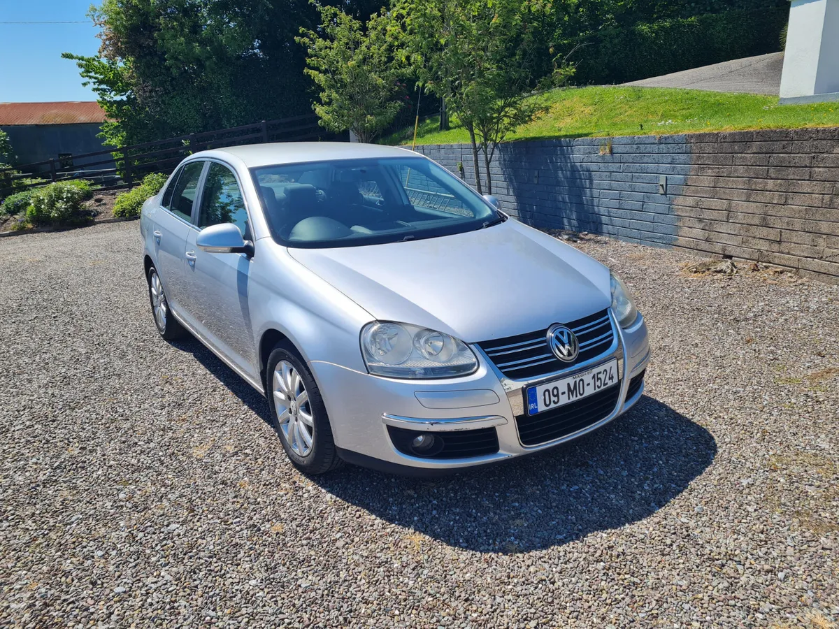 Volkswagen Jetta 2009 - Image 2