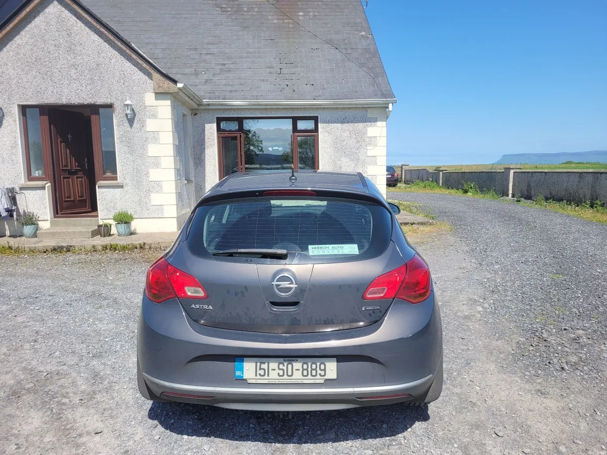 Opel Astra 2015 - Image 2