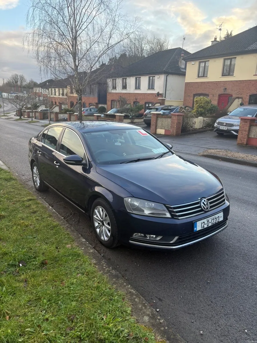 Volkswagen Passat 2012 - Image 2