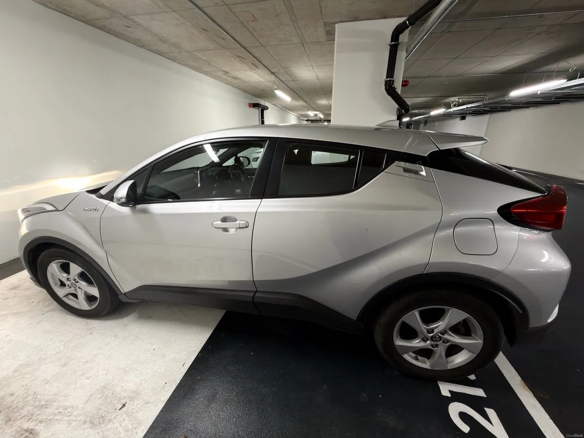 Toyota CHR 2018 Petrol hybrid - Image 4