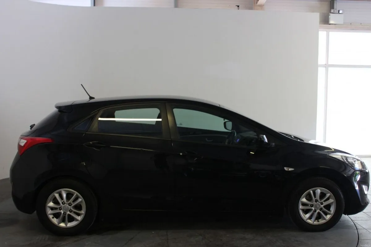 Hyundai i30 1.4L Petrol Classic with Bluetooth - Image 2
