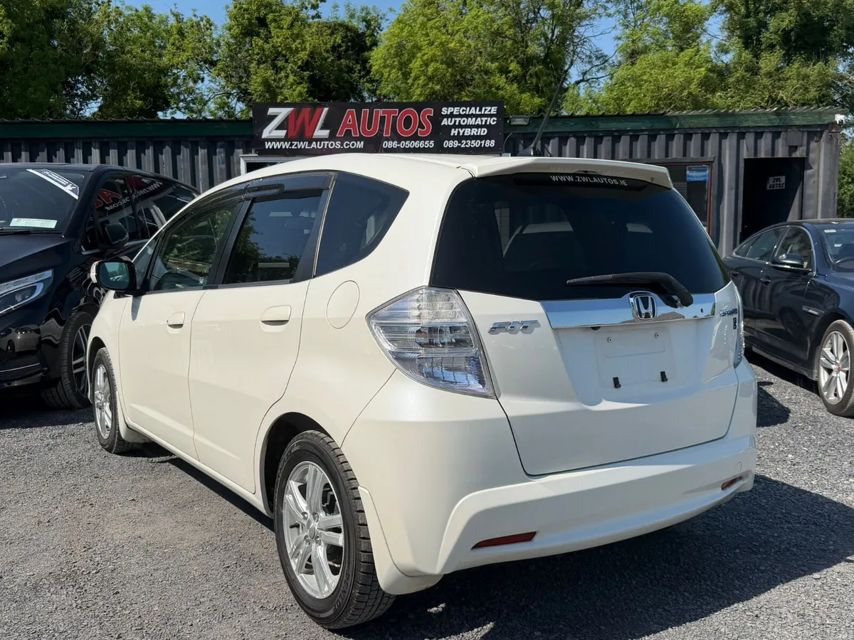 11 HONDA FIT HYBRID - Image 6