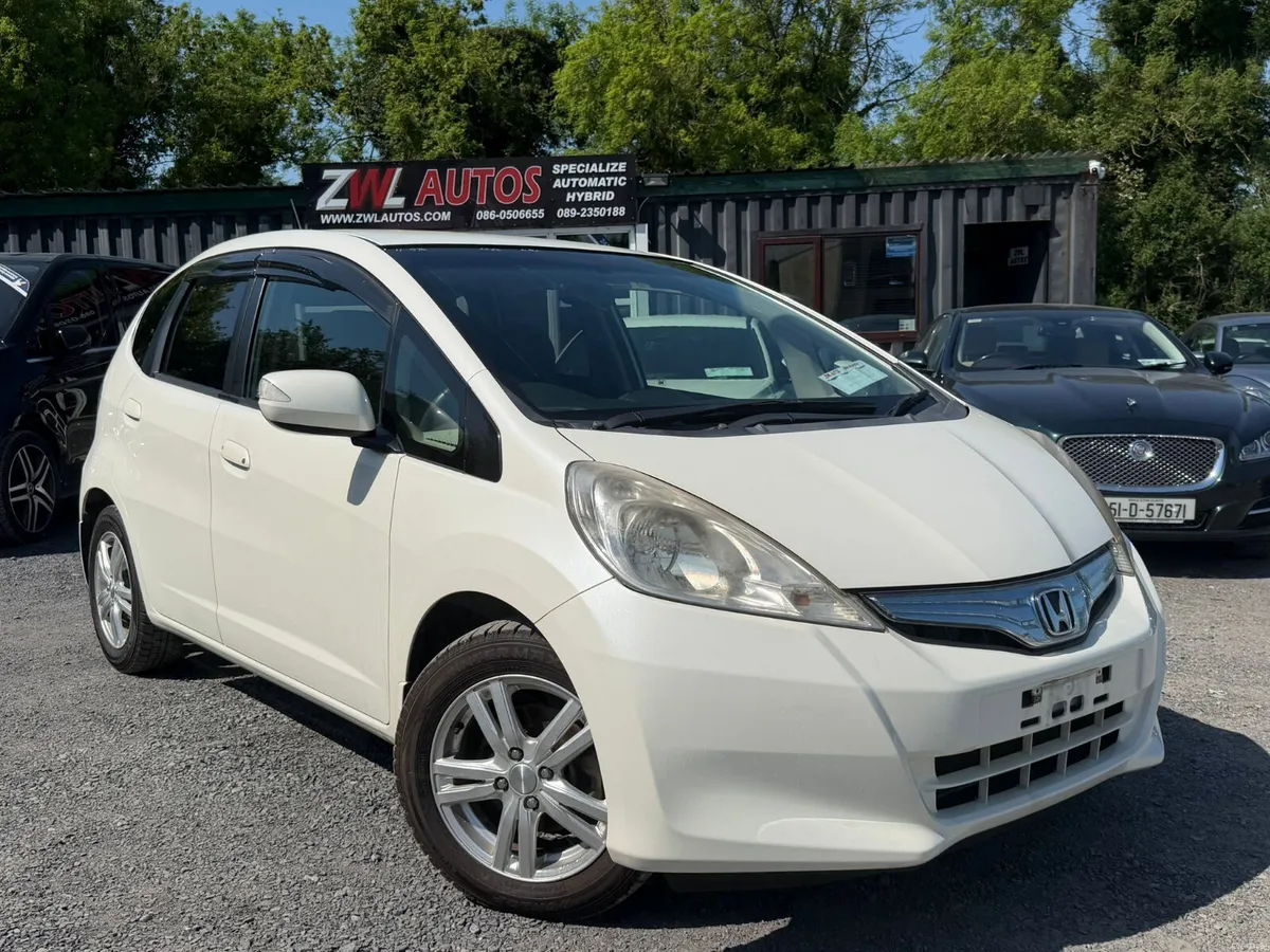 11 HONDA FIT HYBRID - Image 2