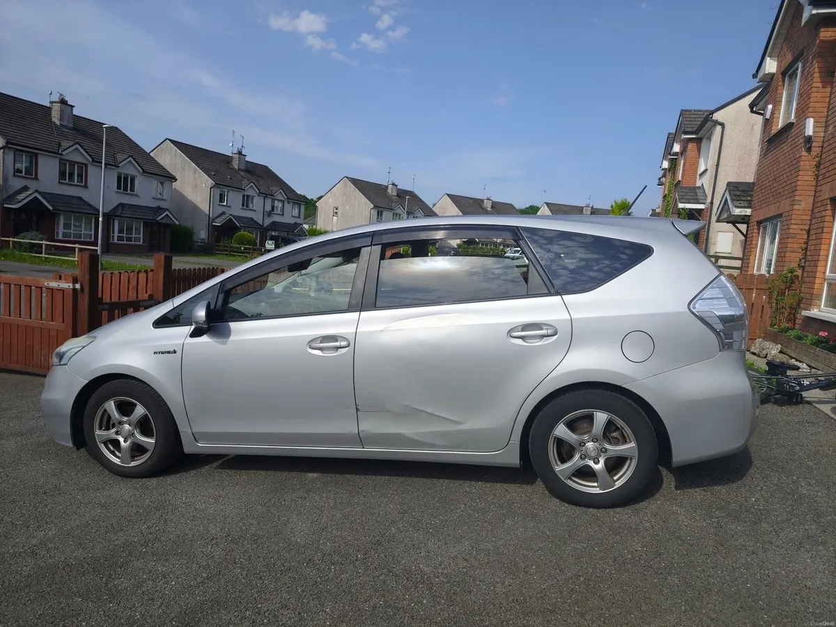 Toyota Prius 2013 7 seater - Image 2