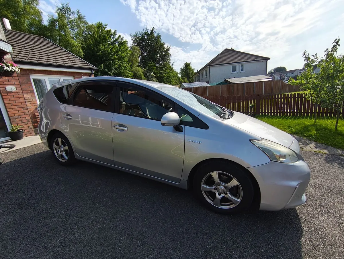 Toyota Prius 2013 7 seater - Image 3
