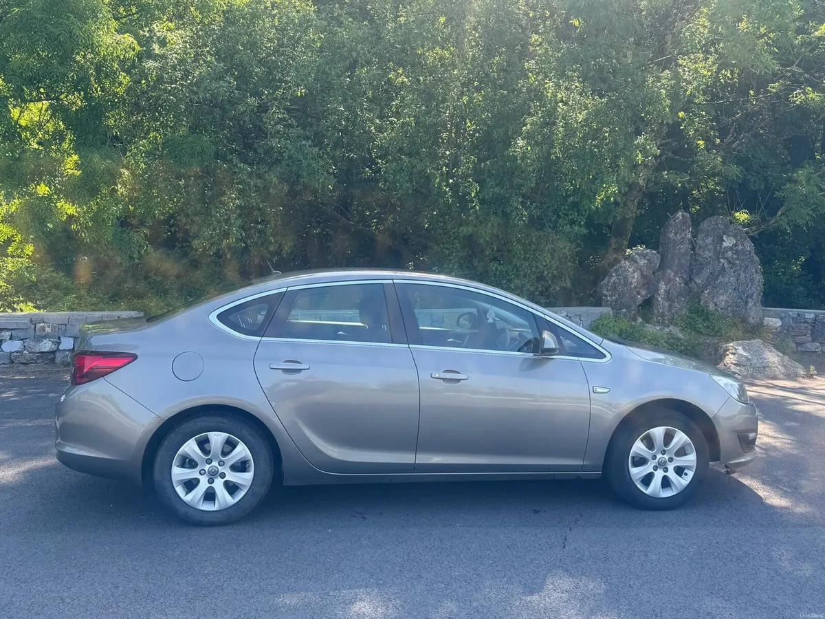 Opel Astra Saloon 1.6 - Image 3