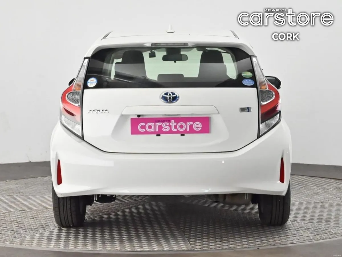 Toyota Aqua 1.5 Hybrid - Image 4