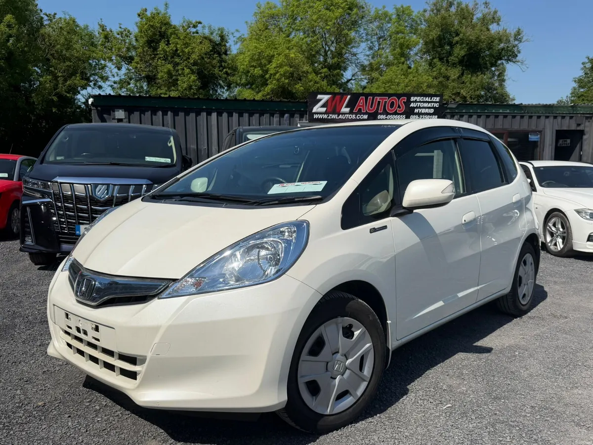 12 HONDA FIT HYBRID - Image 2
