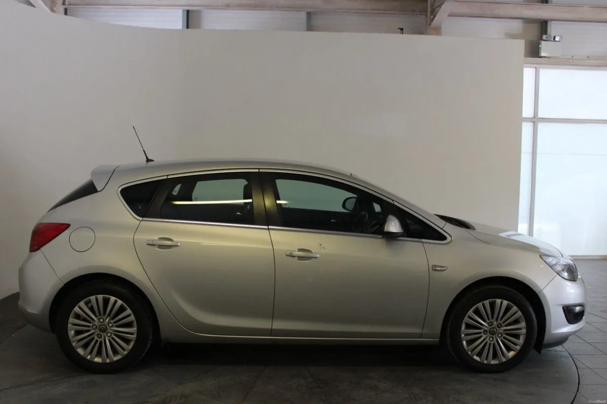 Opel Astra 1.6 CDTI 110PS Excite - Image 3