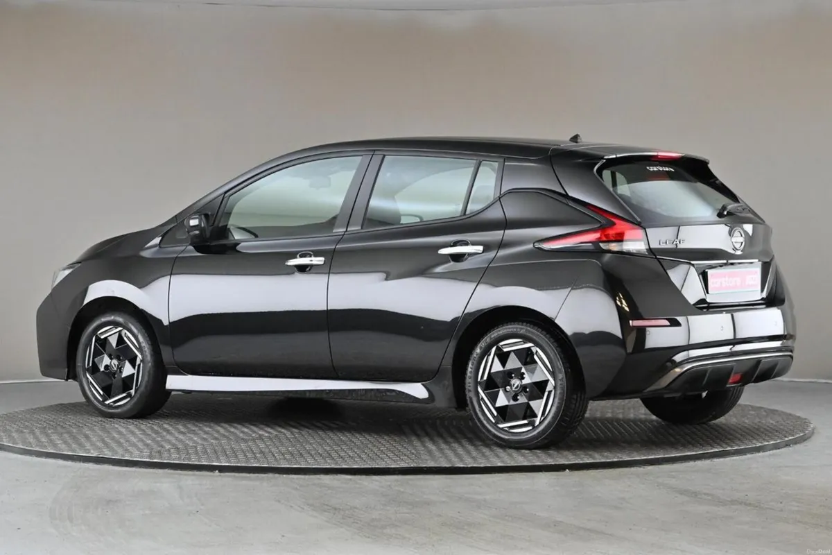Nissan Leaf Acenta 40kWh 150bhp  360 Camera  Park - Image 6