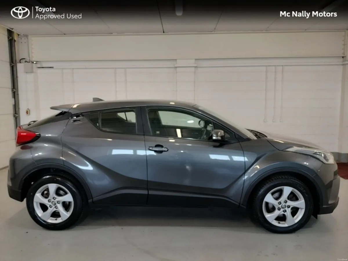 Toyota C-HR 1.2T LUNA PETROL MANUAL LOW KMS - Image 4