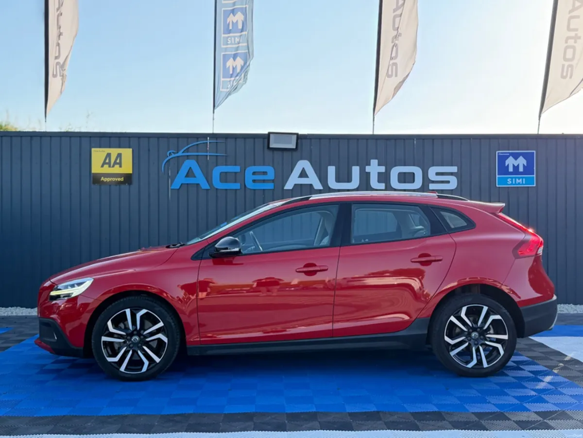 Volvo V40 CROSS COUNTRY - 2.0L DIESEL - AUTO - 12M - Image 4