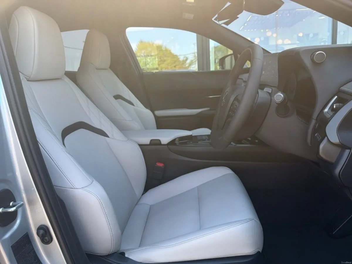 Lexus UX UX300H F SPORT DESIGN - Image 6
