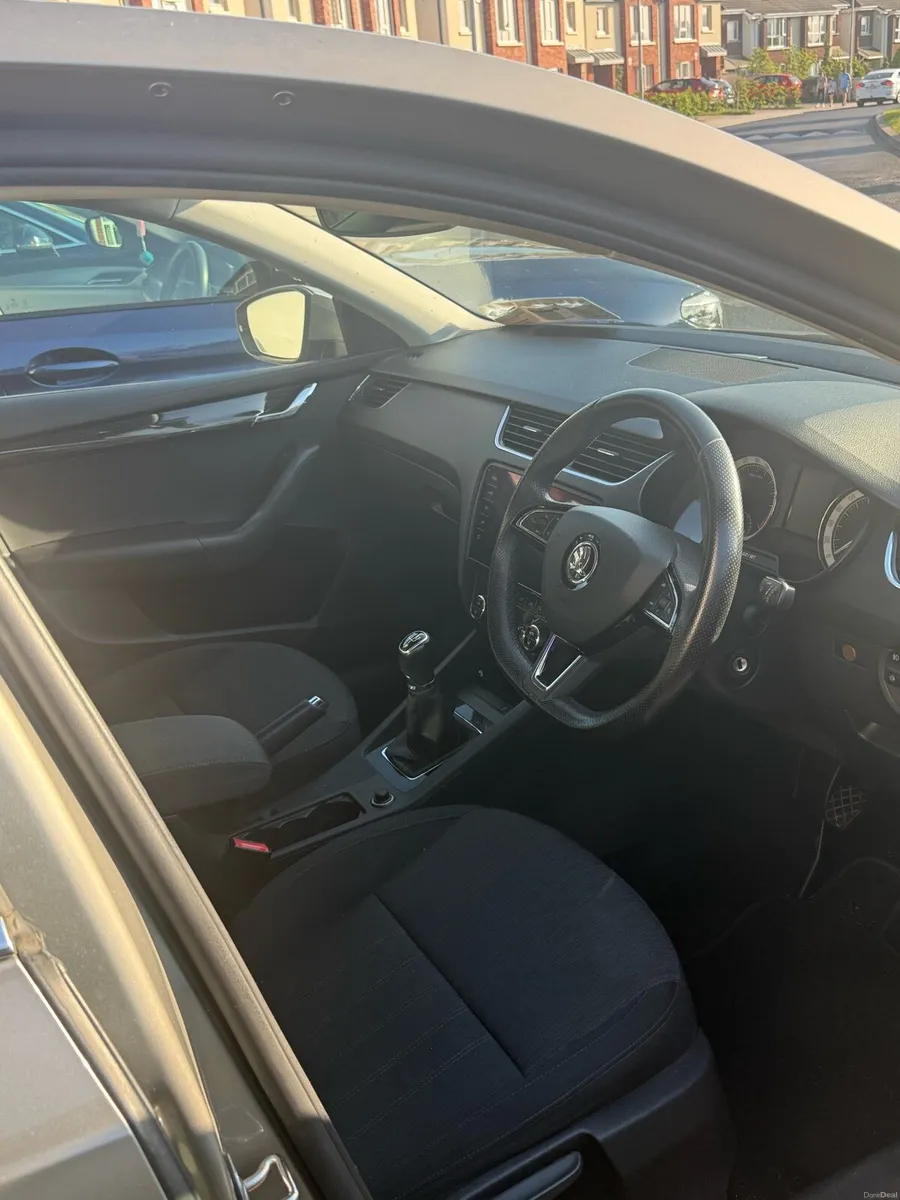 2019 Skoda Octavia Style 1.6 TDI *WINTER PACK* - Image 5