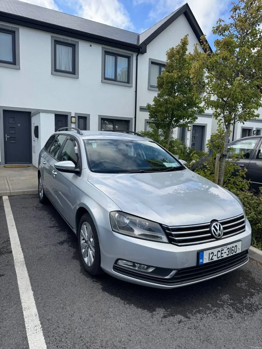 Volkswagen Passat 2012 - Image 2