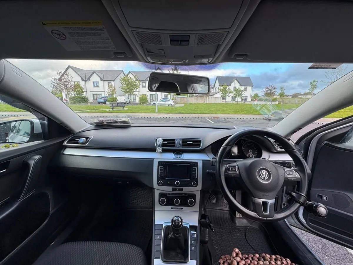 Volkswagen Passat 2012 - Image 5