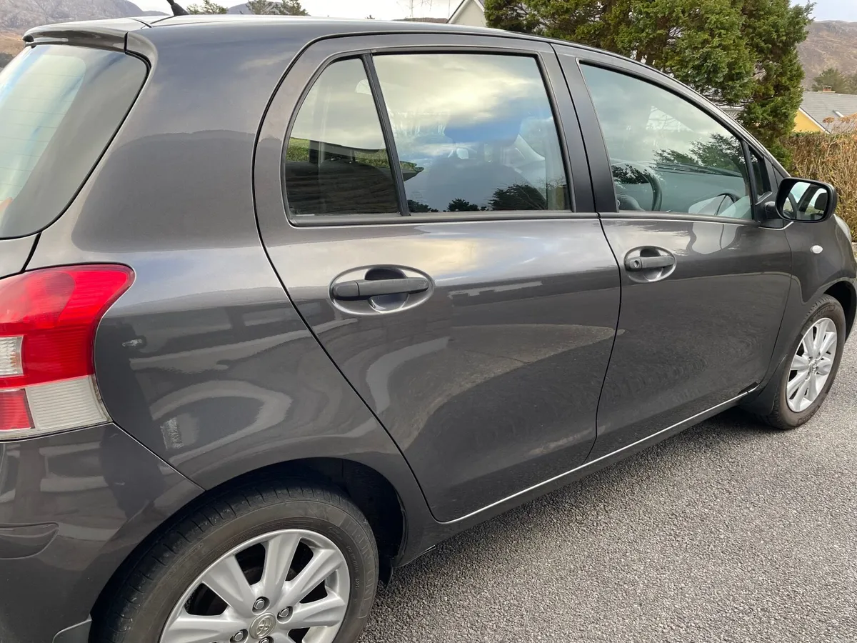 Toyota Yaris 2011 - Image 3