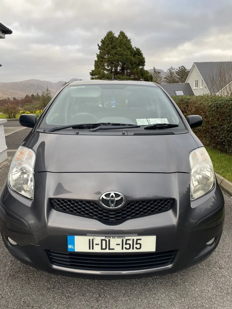 Toyota Yaris 2011 - Image 2