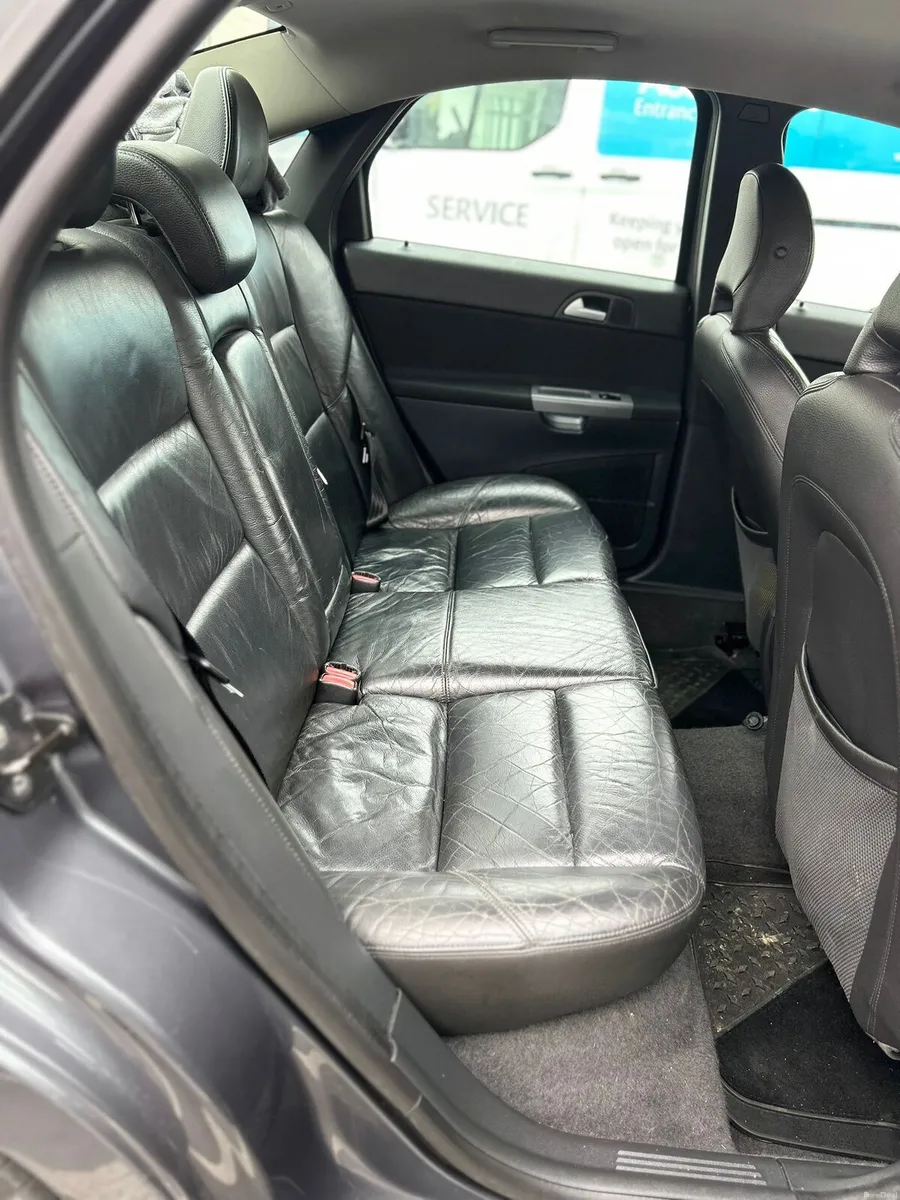 Volvo S40 manual diesel - Image 3
