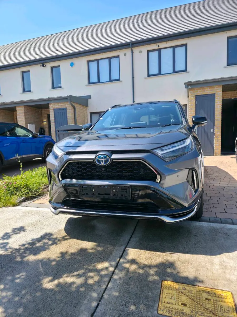 Toyota RAV4 PHV 4x4 Platinum - Image 4