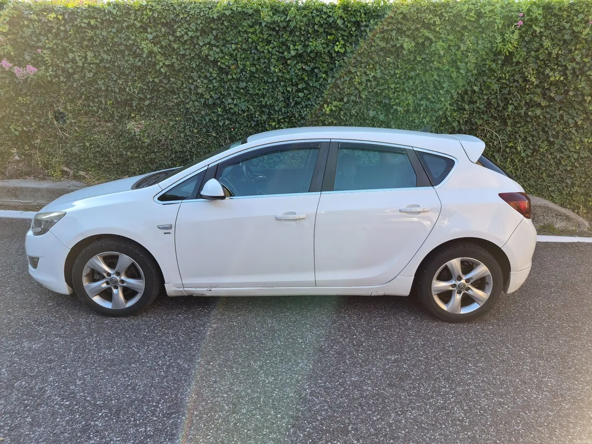 Vauxhall Astra 2011 - Image 3