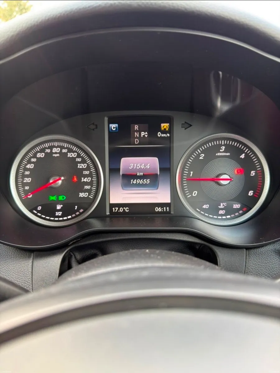 Automatic 2016 Mercedes c220 - Image 4
