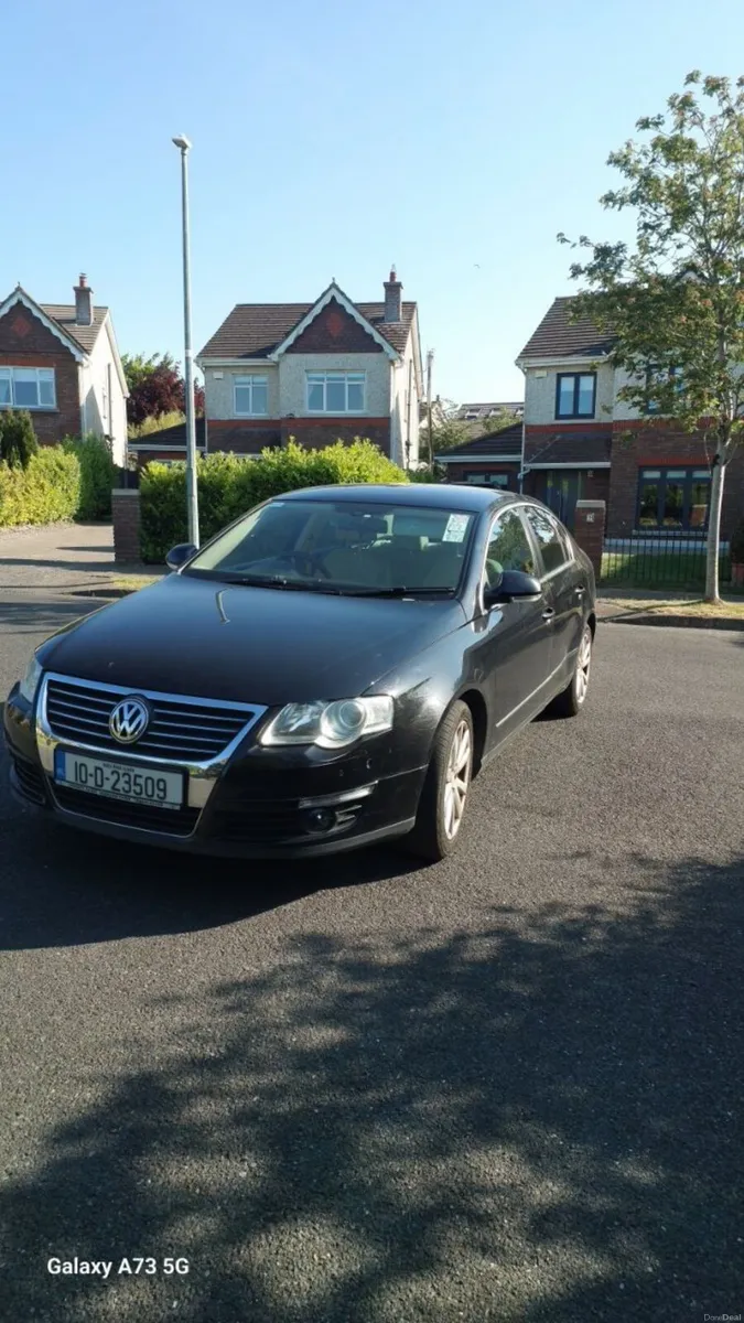 Volkswagen Passat 2010 - Image 2