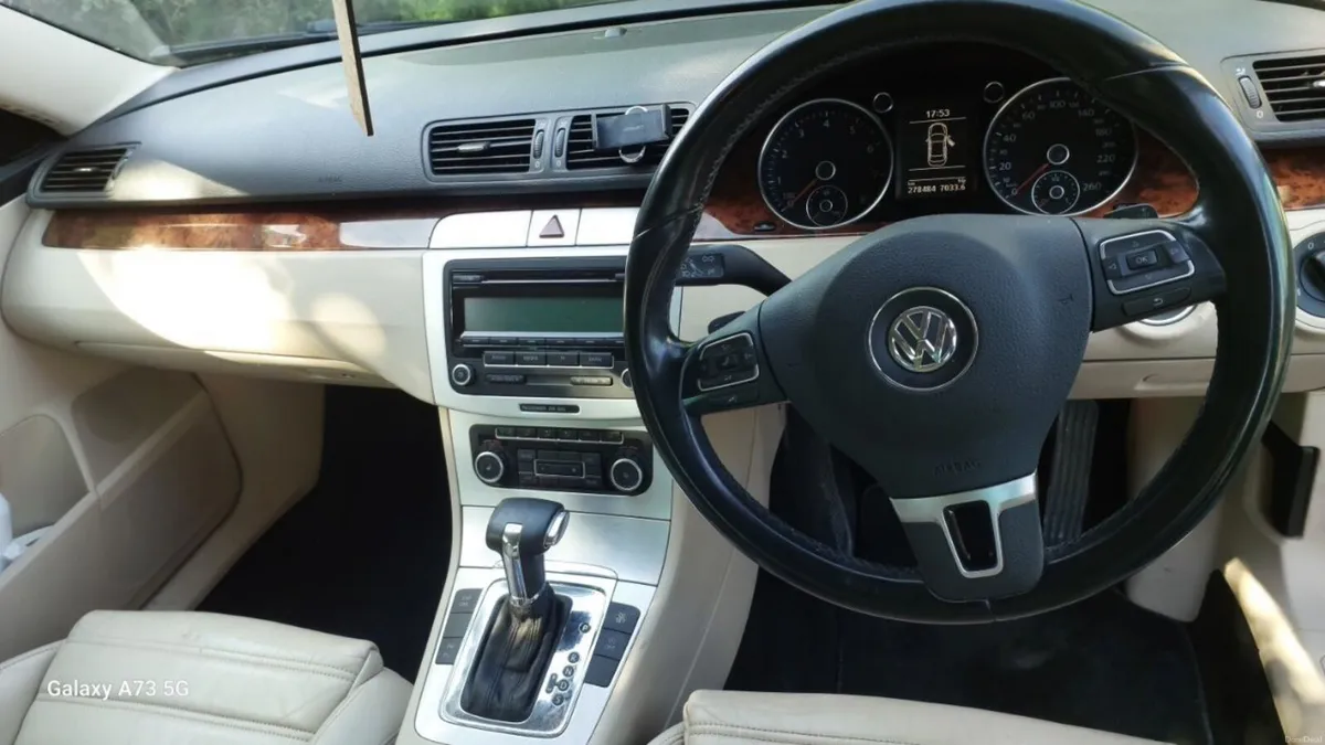 Volkswagen Passat 2010 - Image 3