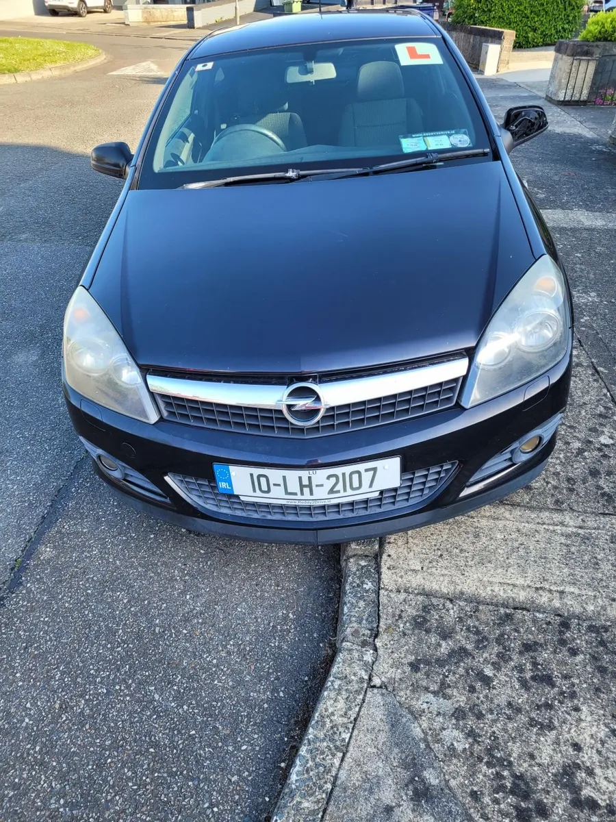 Opel Astra 2010 - Image 1