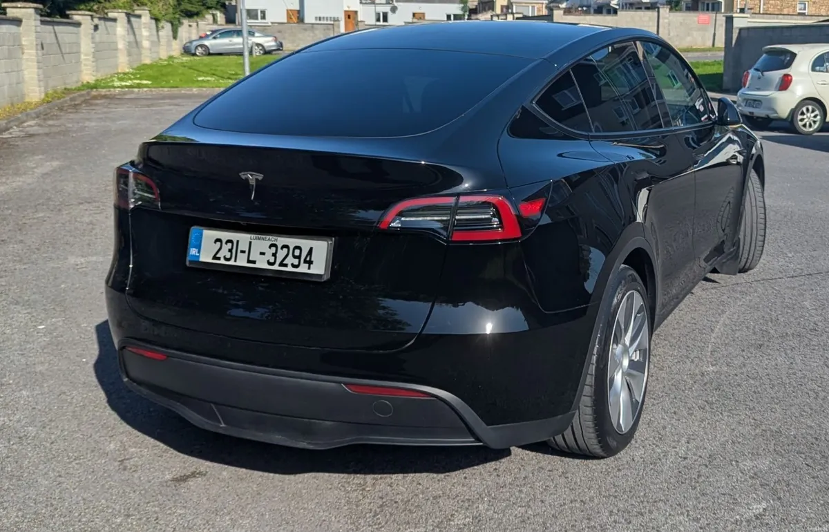 Tesla Model Y RWD 2023 - Image 2