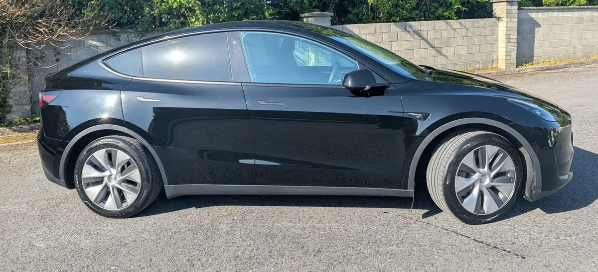 Tesla Model Y RWD 2023 - Image 3