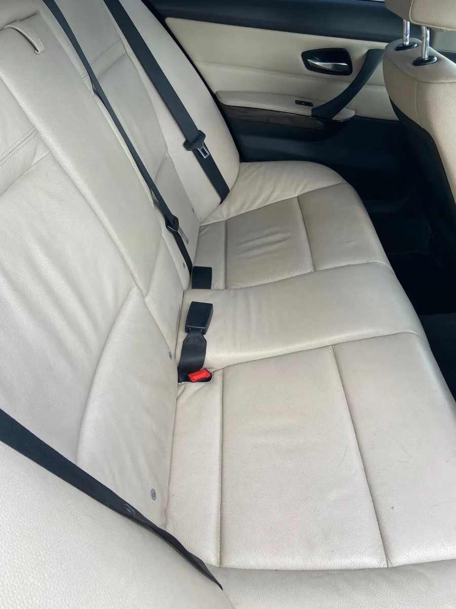 BMW 3-Series 2011 - Image 3