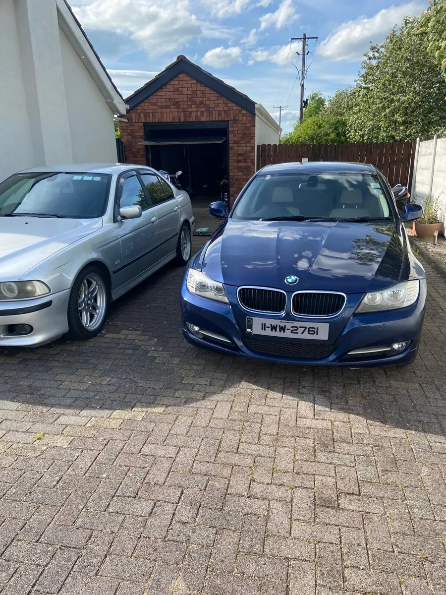 BMW 3-Series 2011 - Image 2