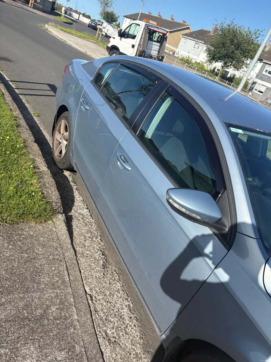 Volkswagen Passat - Image 3