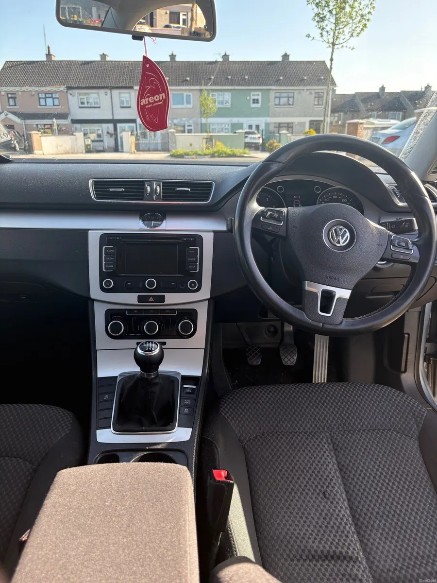 Volkswagen Passat - Image 4