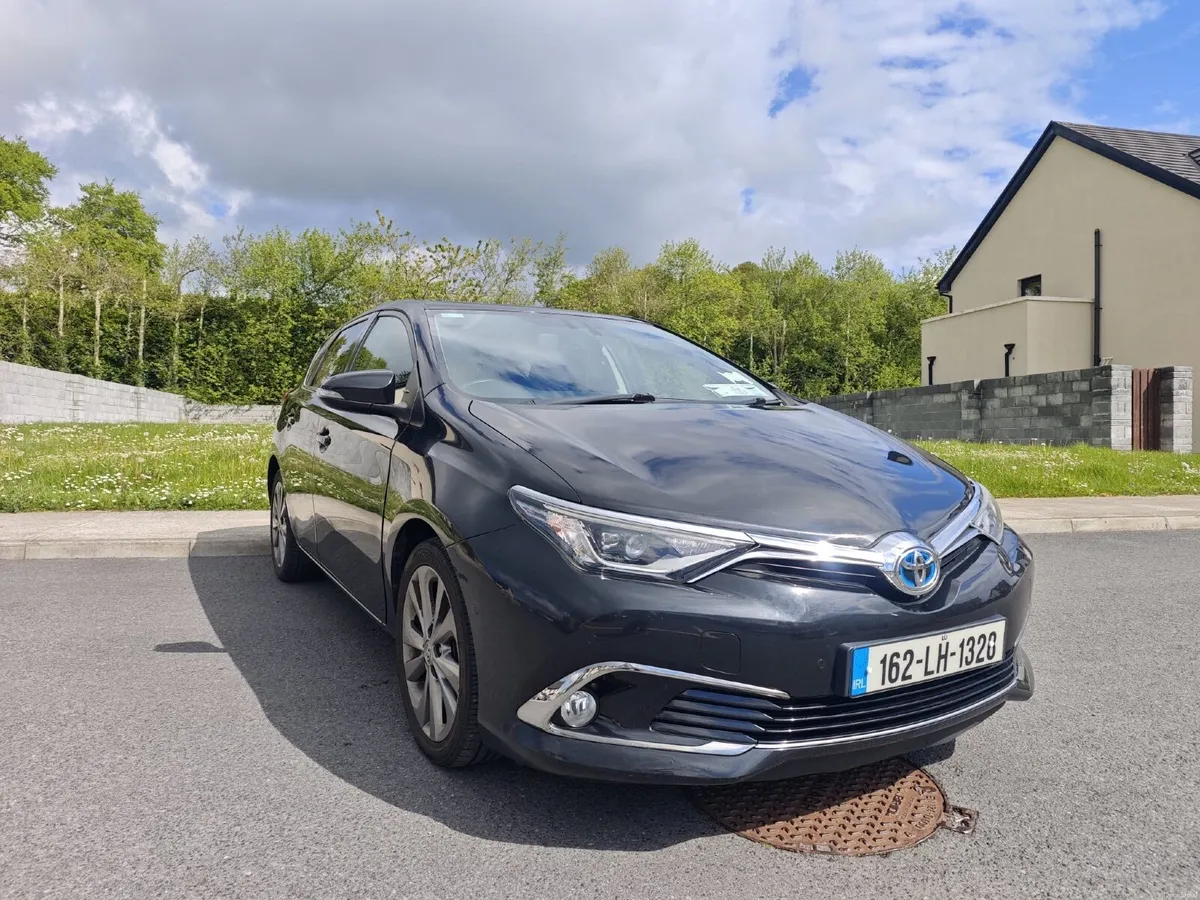 Toyota Auris Hybrid | Top Spec | Warranty 12/2026 - Image 1
