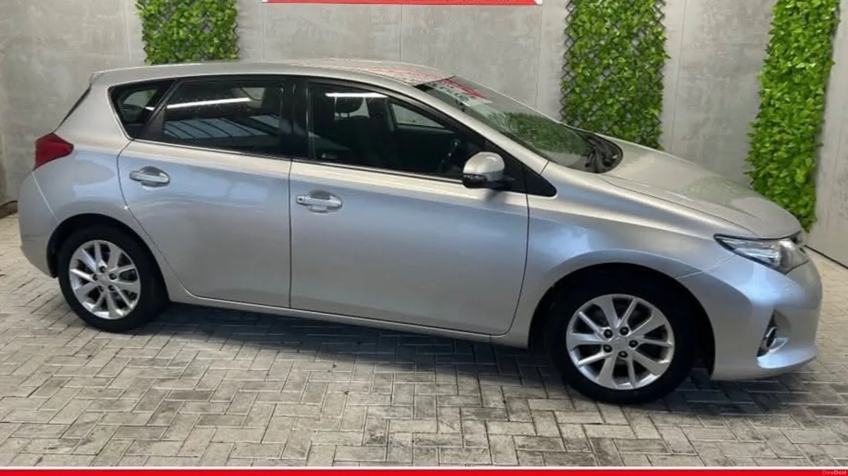 Toyota Auris 2014 - Image 1